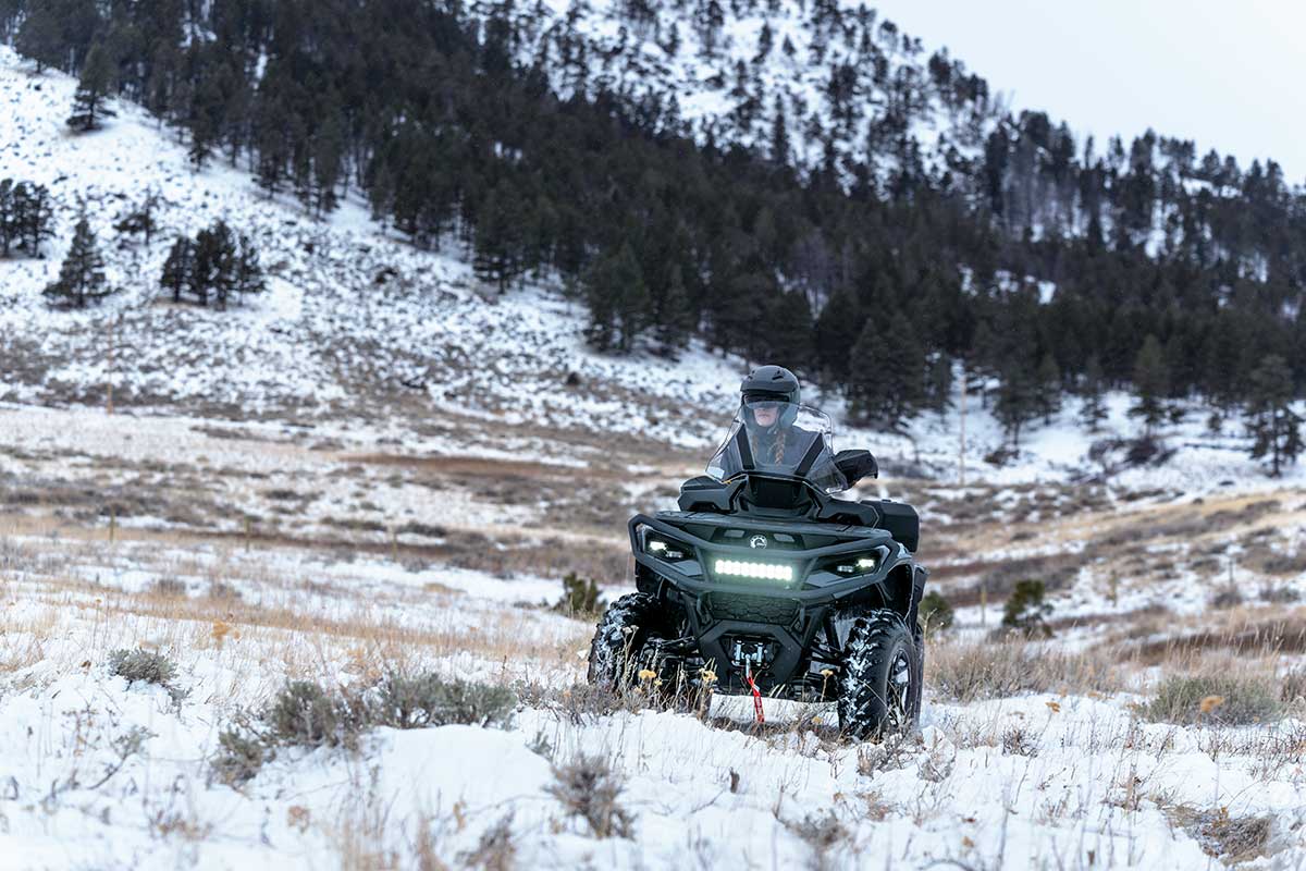 ORV MY25 OUT DPS 850 GraniteGrey Action AJC07351 RGB